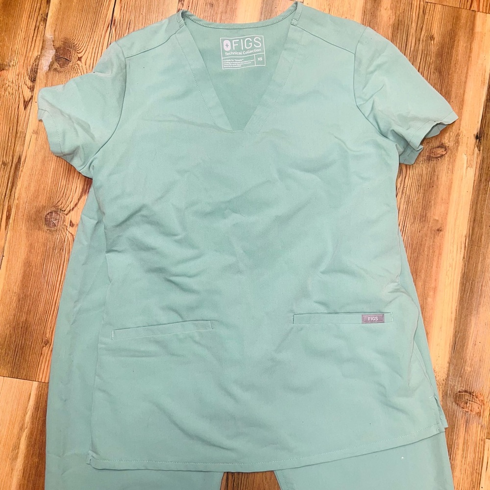 Figs Scrub Set - Livingston basic pants & 3 pocket top - Jade - XS/S